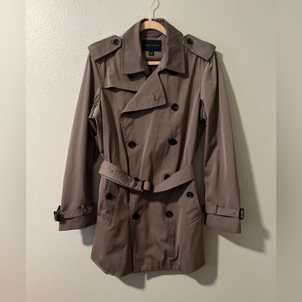 Banana Republic women’s small Khaki Trench Coat water resistant